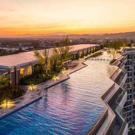 New & Cozy 2 Bedroom @ The Astra Sky River 치앙마이 외부 사진