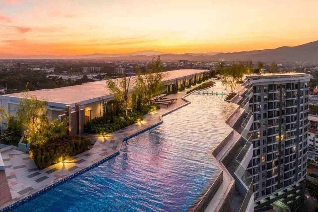 New & Cozy 2 Bedroom @ The Astra Sky River 치앙마이 외부 사진