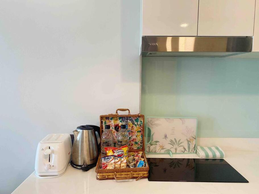 New & Cozy 2 Bedroom @ The Astra Sky River 치앙마이 외부 사진