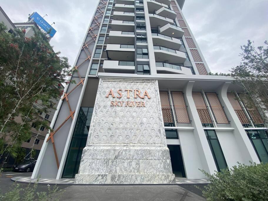 New & Cozy 2 Bedroom @ The Astra Sky River 치앙마이 외부 사진