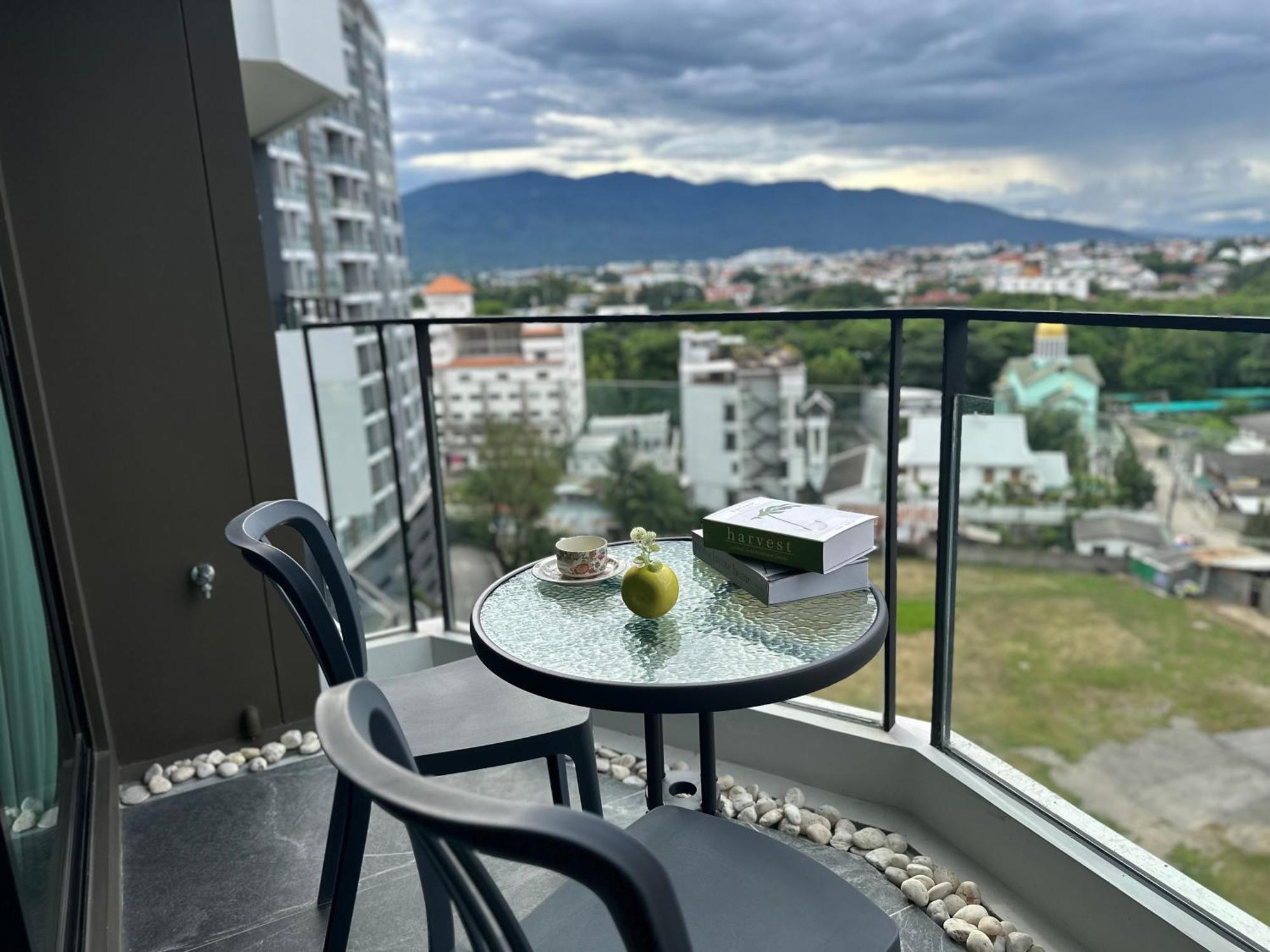New & Cozy 2 Bedroom @ The Astra Sky River 치앙마이 외부 사진