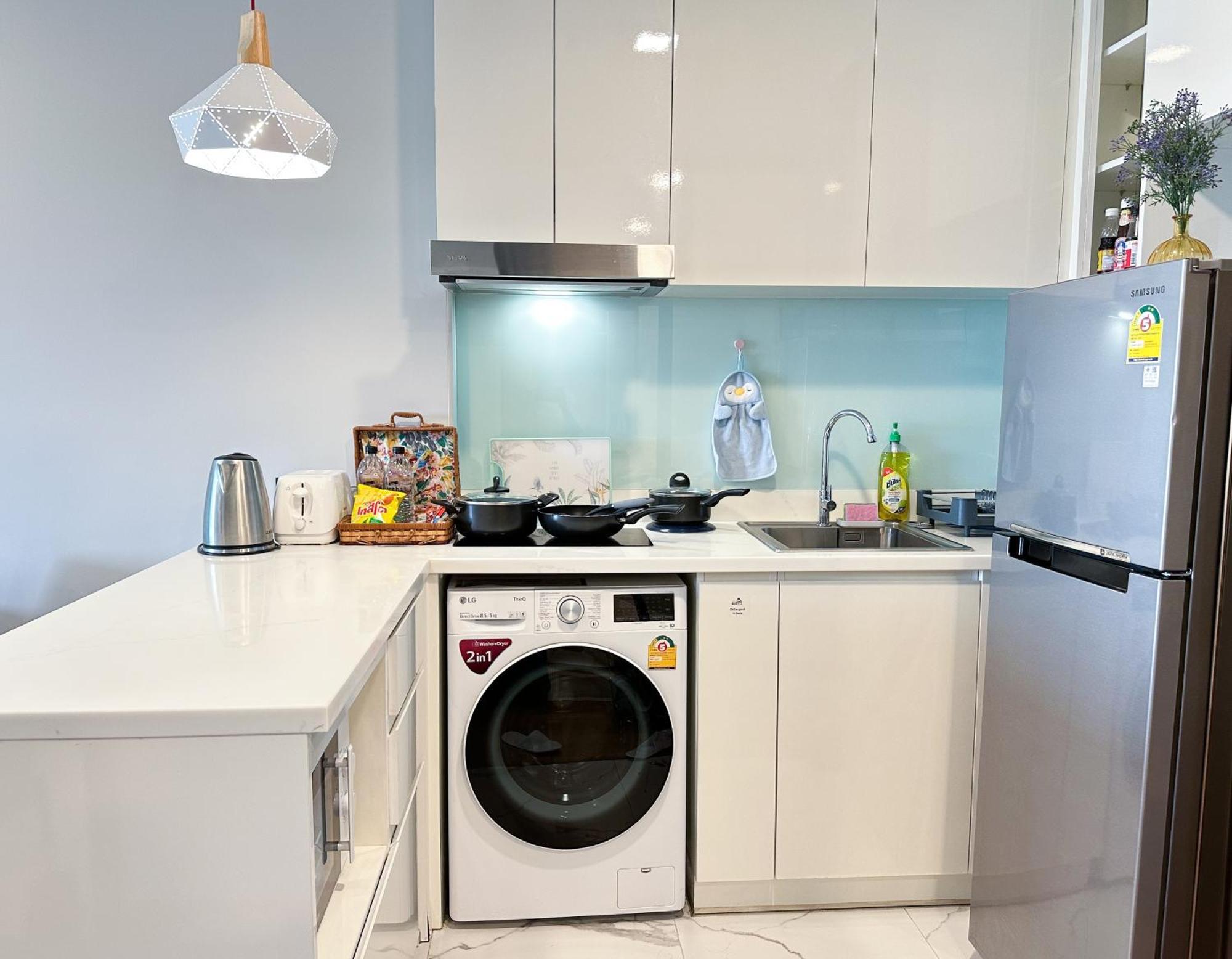 New & Cozy 2 Bedroom @ The Astra Sky River 치앙마이 외부 사진