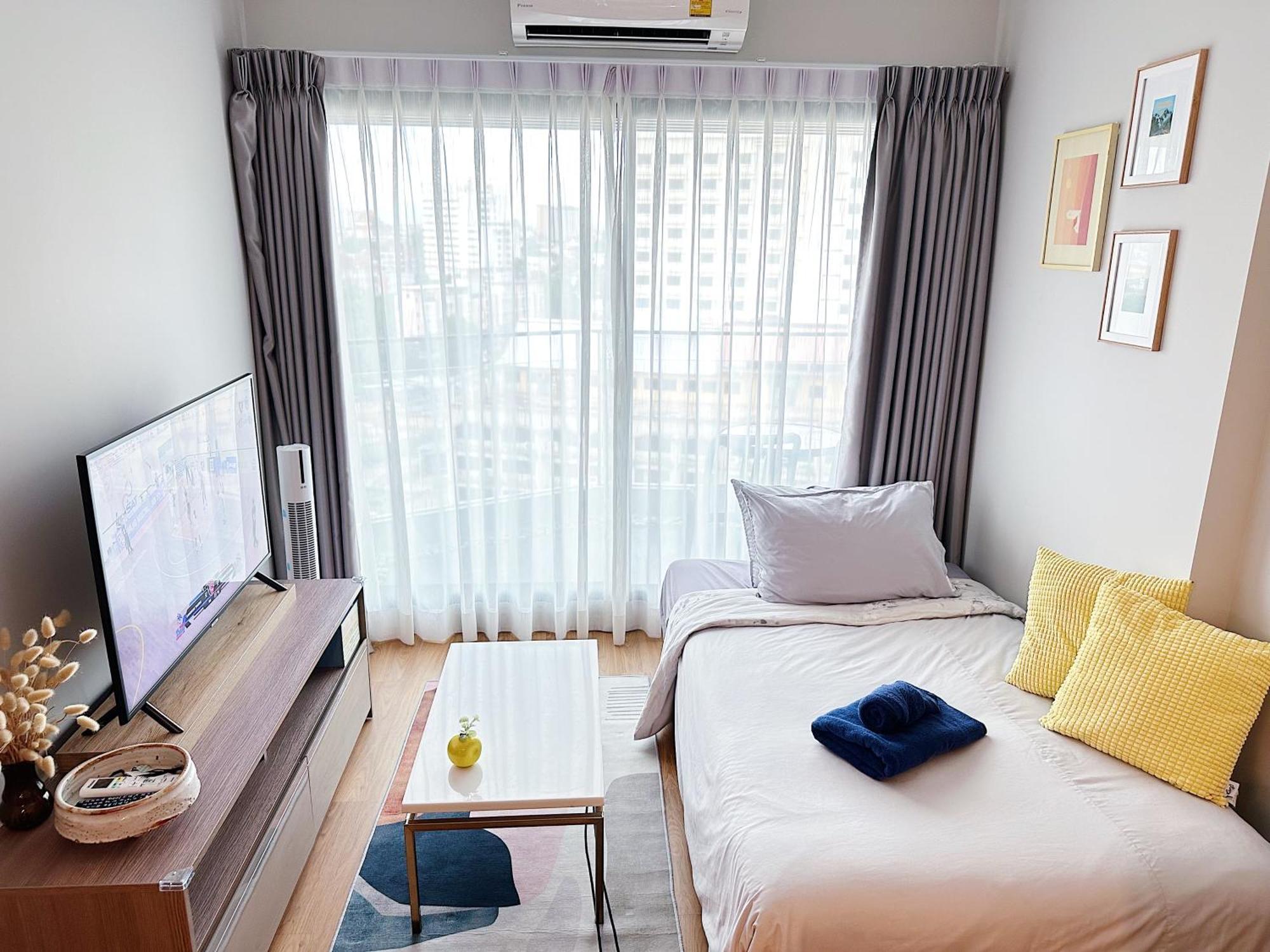 New & Cozy 2 Bedroom @ The Astra Sky River 치앙마이 외부 사진