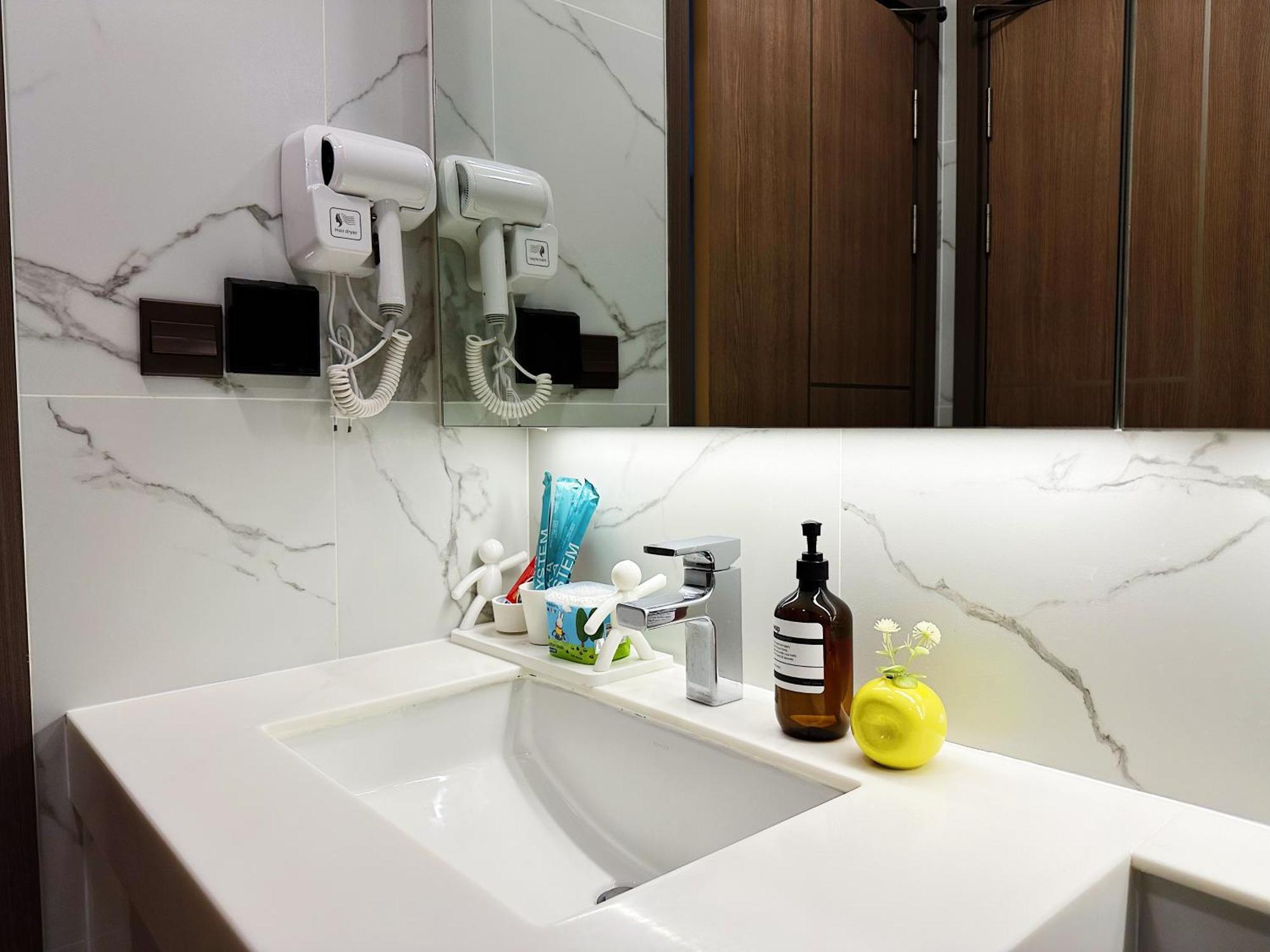 New & Cozy 2 Bedroom @ The Astra Sky River 치앙마이 외부 사진